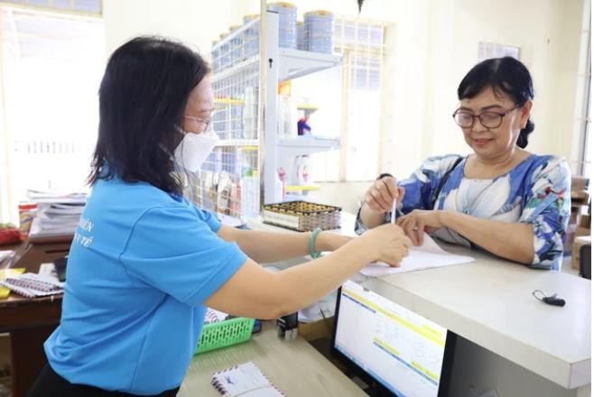 Kiến nghị điều chỉnh hạ độ tuổi được nghỉ hưu cho đối tượng nữ cán bộ, công chức, viên chức nhà nước là 55 tuổi