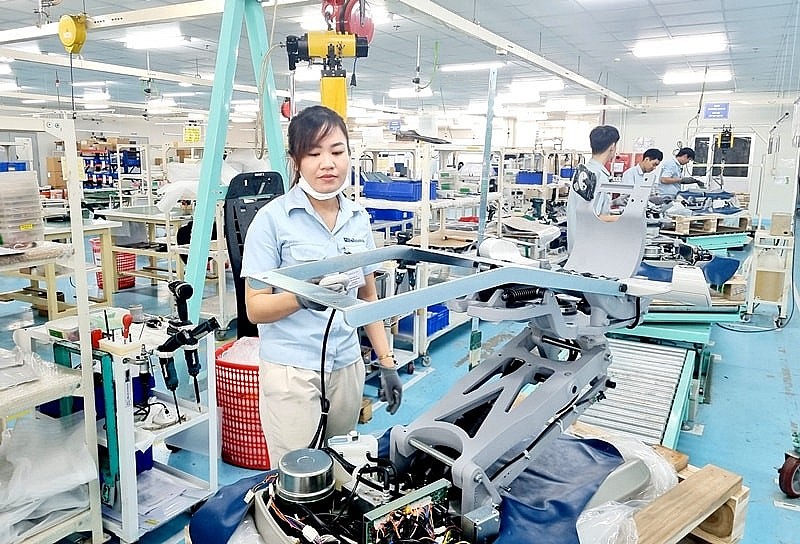 Công nhân làm việc tại một doanh nghiệp trên địa bàn huyện Long Thành, tỉnh Đồng Nai. Ảnh Xuân Lộc. Công nhân làm việc tại một doanh nghiệp trên địa bàn huyện Long Thành, tỉnh Đồng Nai. Ảnh Xuân Lộc.