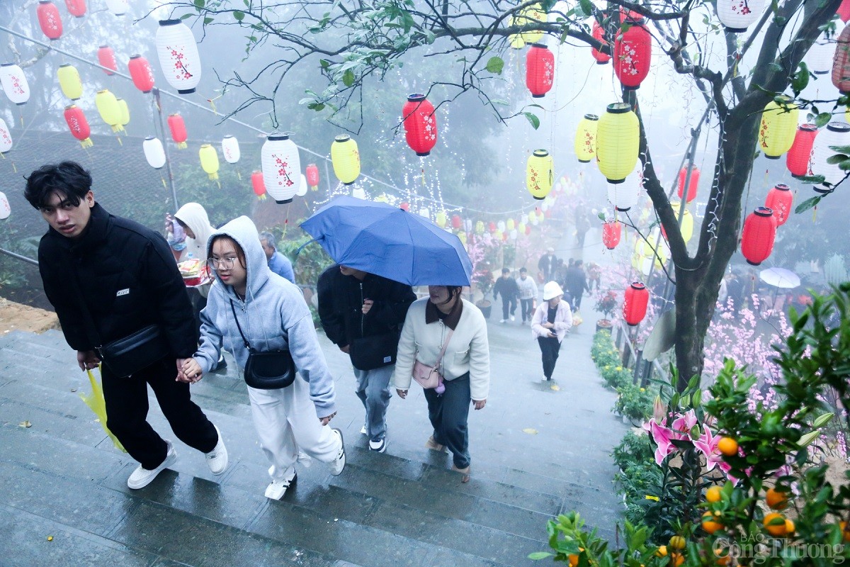 Thời tiết ngày khai hội chùa Hương Tích có mưa phùn Thời tiết ngày khai hội chùa Hương Tích có mưa phùn