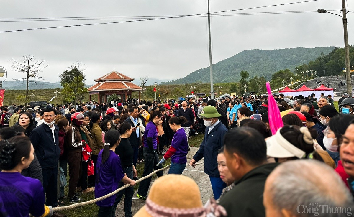 Nhiều trò chơi dân gian được tái hiện trong buổi lễ Nhiều trò chơi dân gian được tái hiện trong buổi lễ