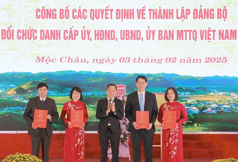 Sơn La: Công bố quyết định thành lập Đảng bộ thị xã Mộc Châu Sơn La: Công bố quyết định thành lập Đảng bộ thị xã Mộc Châu