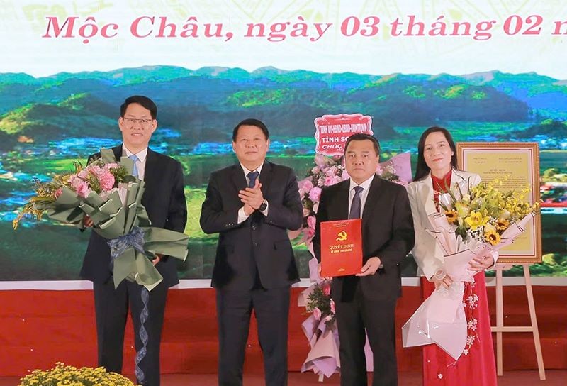 Sơn La: Công bố quyết định thành lập Đảng bộ thị xã Mộc Châu Sơn La: Công bố quyết định thành lập Đảng bộ thị xã Mộc Châu