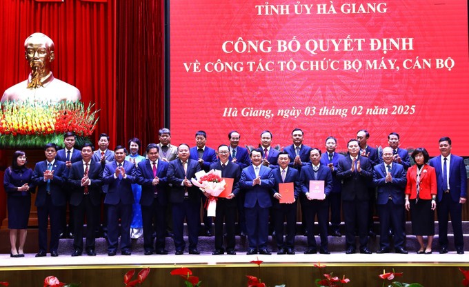 Hà Giang công bố quyết định sắp xếp bộ máy, công tác cán bộ