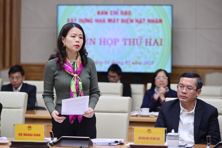 Thứ trưởng Bộ Ngoại giao Nguyễn Minh Hằng phát biểu tại phiên họp - Ảnh: VGP/Nhật Bắc Thứ trưởng Bộ Ngoại giao Nguyễn Minh Hằng phát biểu tại phiên họp - Ảnh: VGP/Nhật Bắc