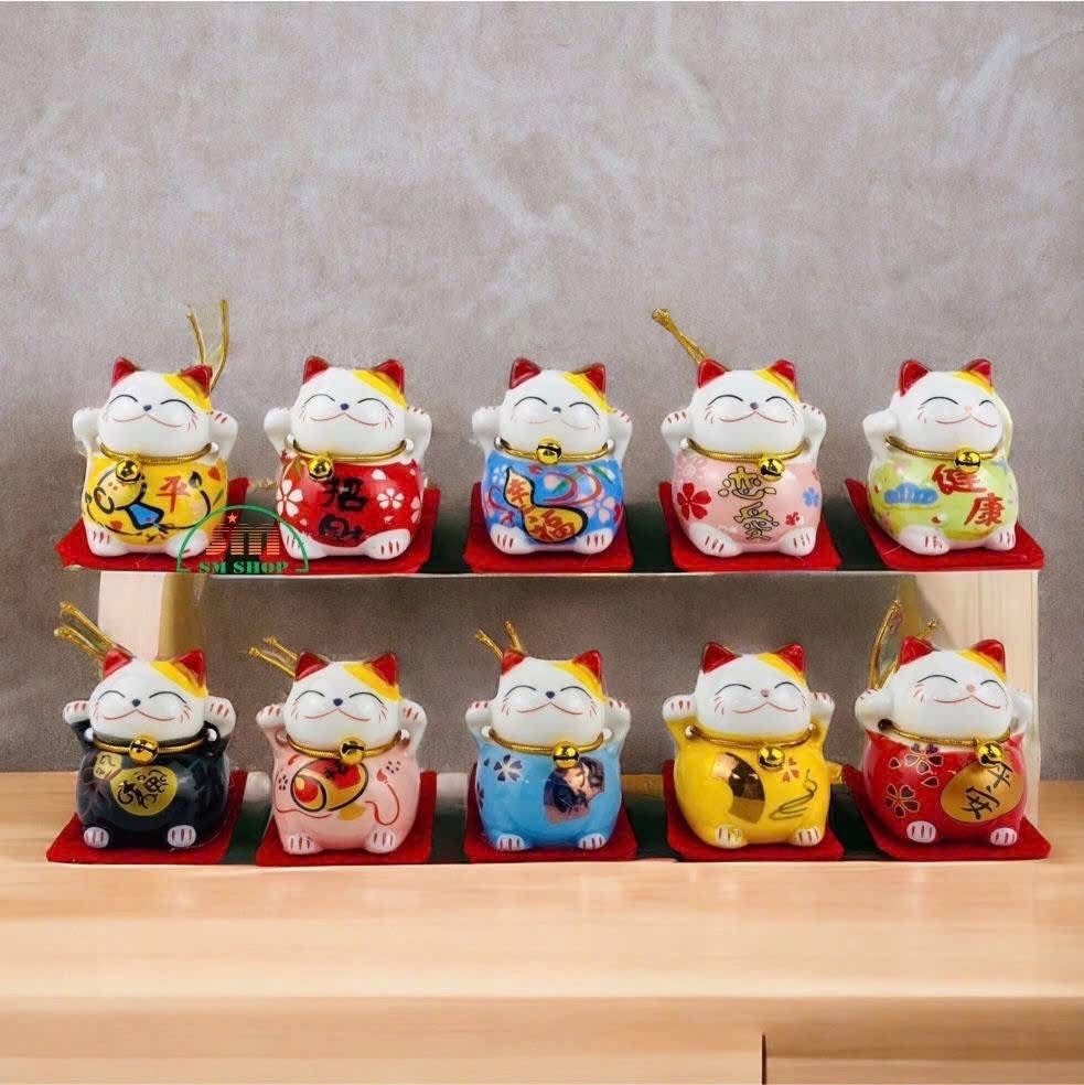 cửa hàng bày bán đồ thờ tự, nhiều sản phẩm bày ban thờ Thần Tài cũng rất đắt khách