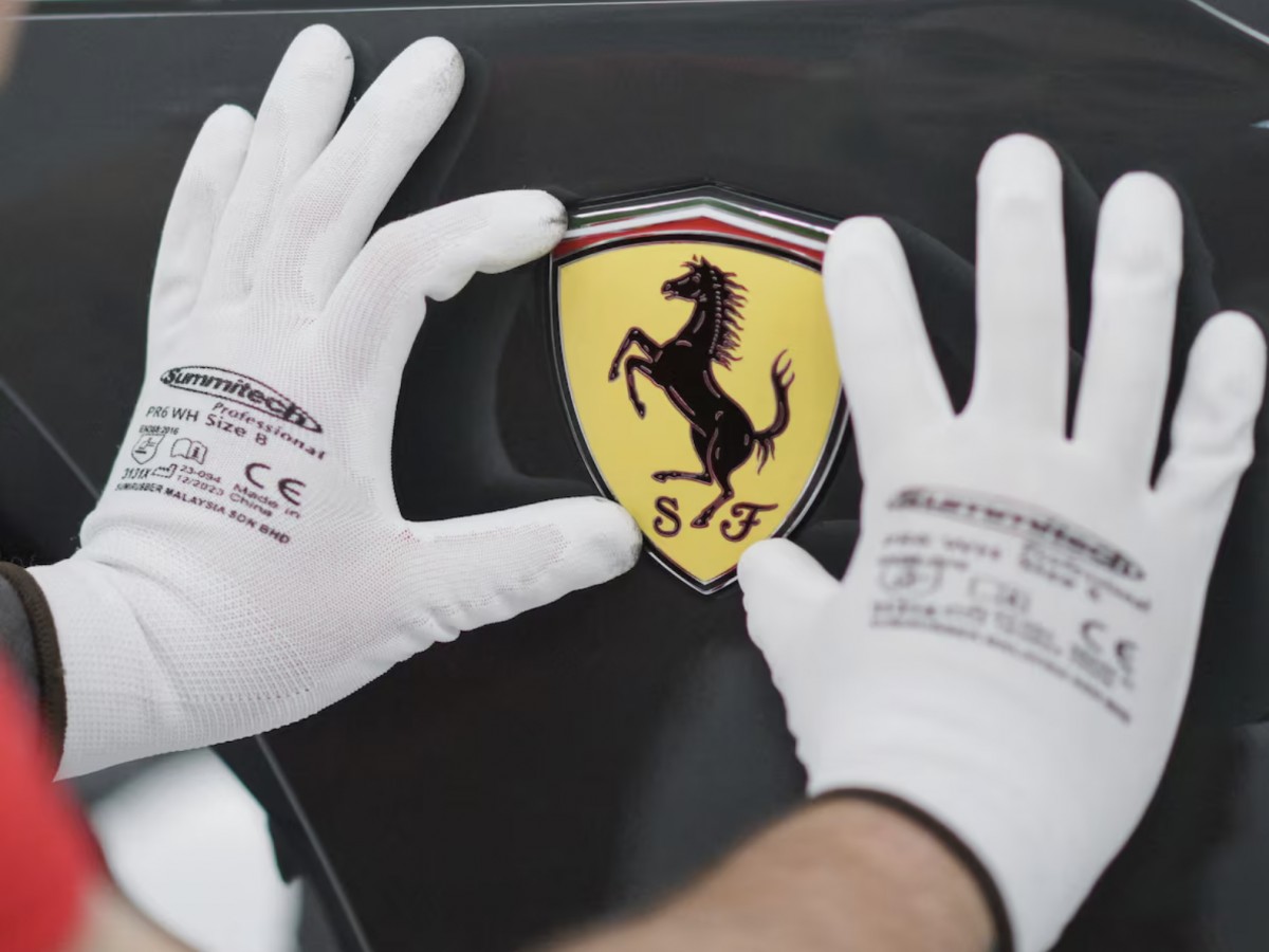 Xe điện của Ferrari được ra mắt vào tháng 10 năm nay. Ảnh: Reuters