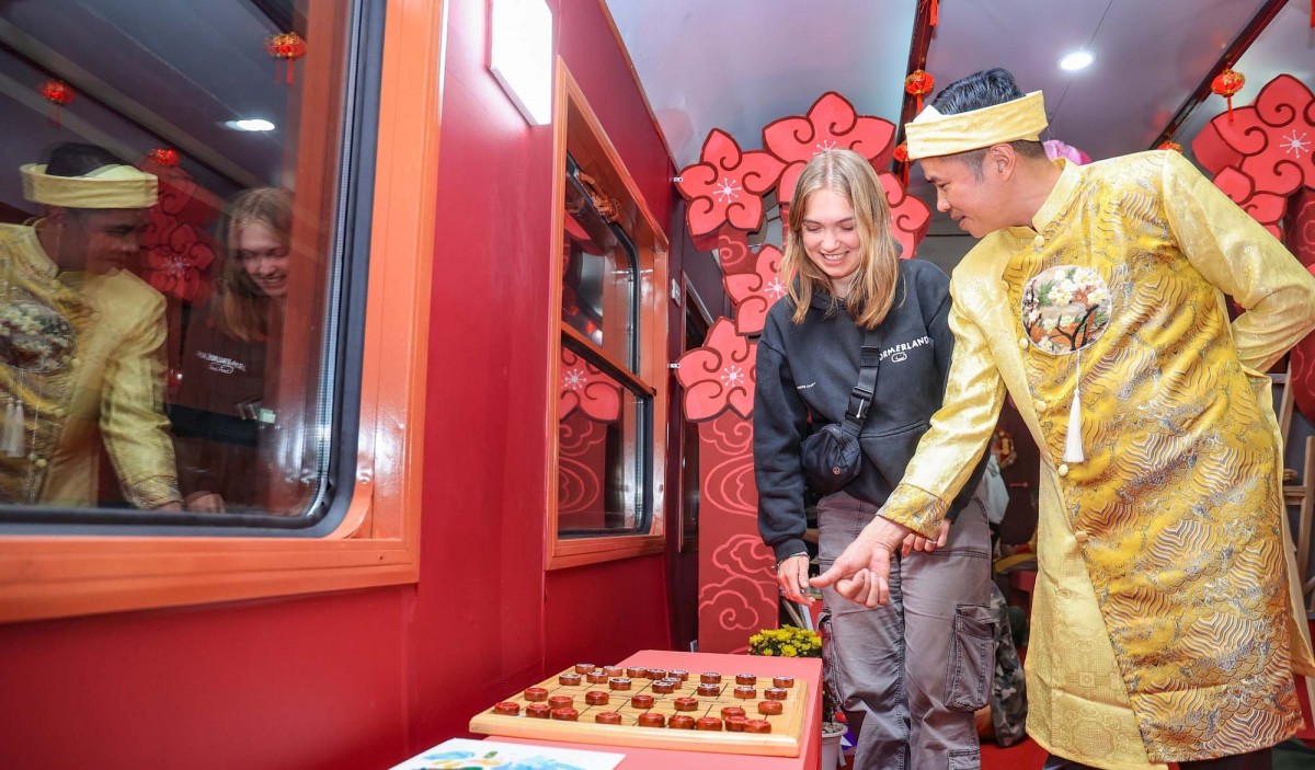 Ngành đường sắt đang đẩy mạnh đổi mới dịch vụ, sản phẩm nhằm tăng sức hút với du khách. Ảnh; VGP Ngành đường sắt đang đẩy mạnh đổi mới dịch vụ, sản phẩm nhằm tăng sức hút với du khách. Ảnh; VGP