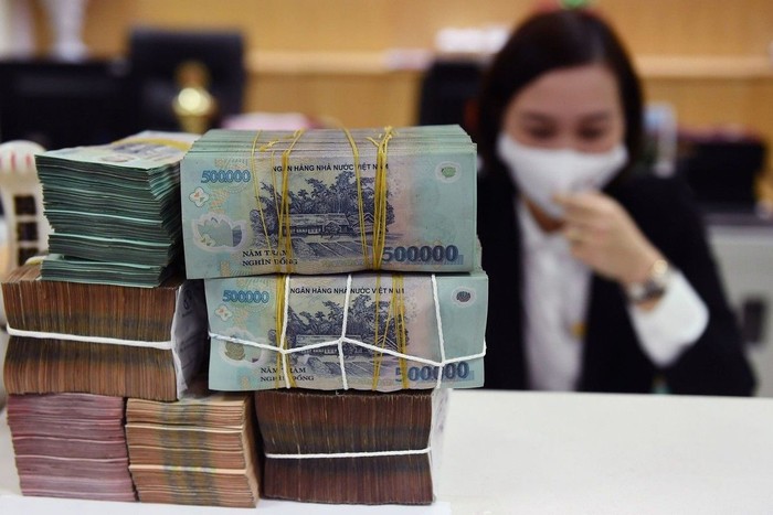 Ngân hàng Nhà nước sẽ đảm bảo thanh khoản cho nền kinh tế cũng như hệ thống ngân hàng thương mại, đồng thời duy trì nguồn vốn ổn định trên cơ sở đẩy mạnh huy động vốn nhàn rỗi từ người dân và doanh nghiệp. Ngân hàng Nhà nước sẽ đảm bảo thanh khoản cho nền kinh tế cũng như hệ thống ngân hàng thương mại, đồng thời duy trì nguồn vốn ổn định trên cơ sở đẩy mạnh huy động vốn nhàn rỗi từ người dân và doanh nghiệp.
