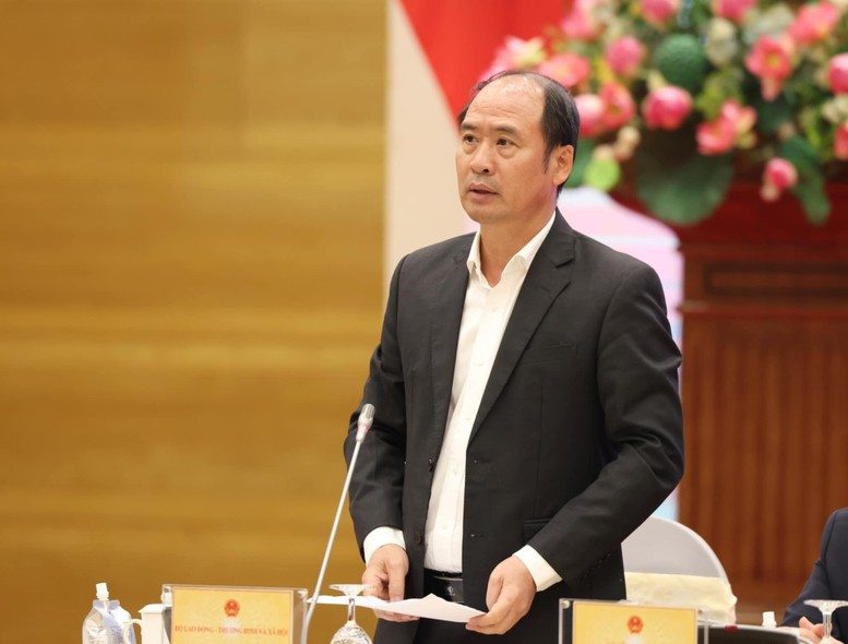 Thứ trưởng Bộ Lao động-Thương binh và Xã hội Nguyễn Văn Hồi trả lời về các giải pháp giữ chân người lao động sau Tết Nguyên đán Ất Tỵ - Ảnh: VGP/NB Thứ trưởng Bộ Lao động-Thương binh và Xã hội Nguyễn Văn Hồi trả lời về các giải pháp giữ chân người lao động sau Tết Nguyên đán Ất Tỵ - Ảnh: VGP/NB