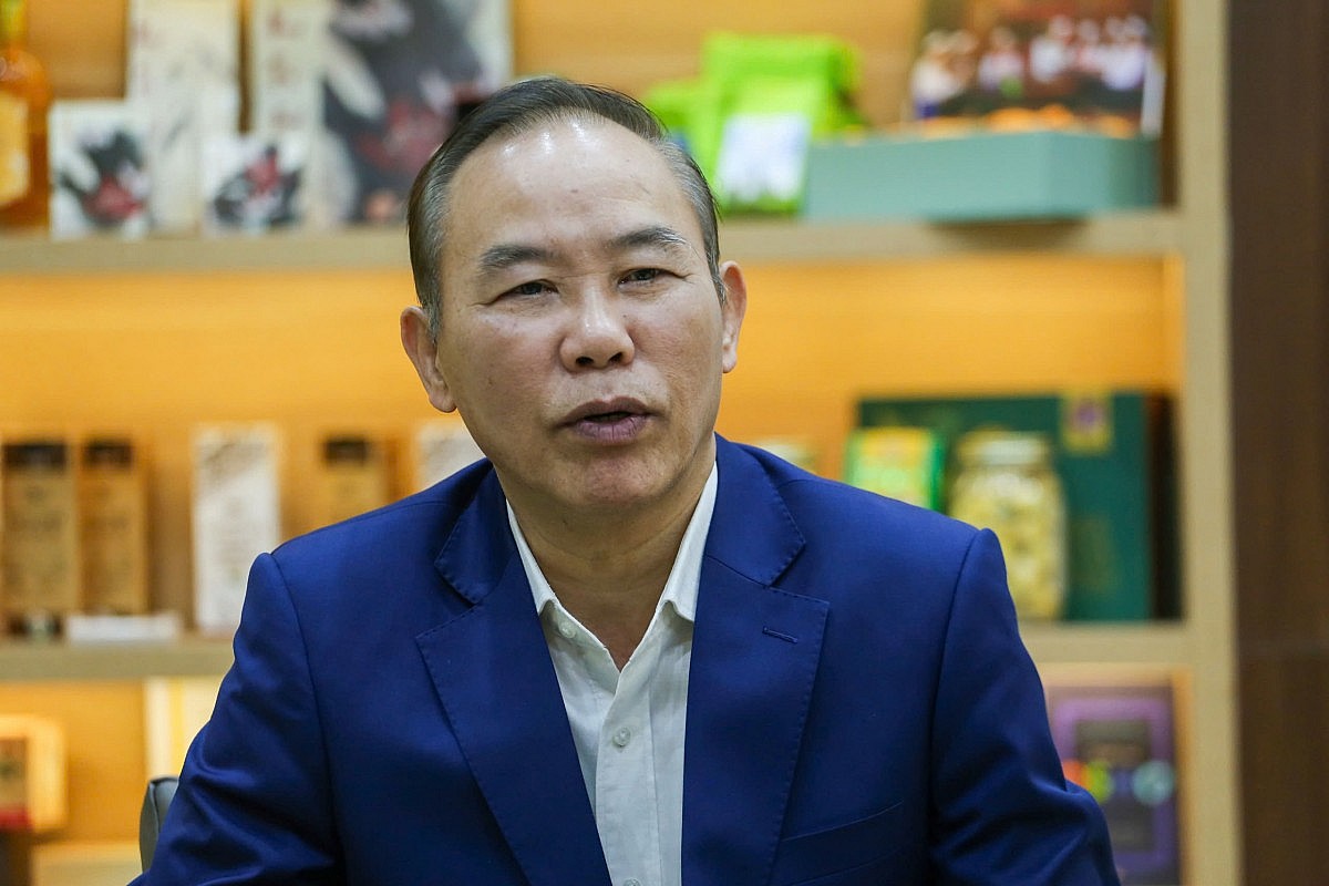 Thứ trưởng Phùng Đức Tiến Thứ trưởng Phùng Đức Tiến