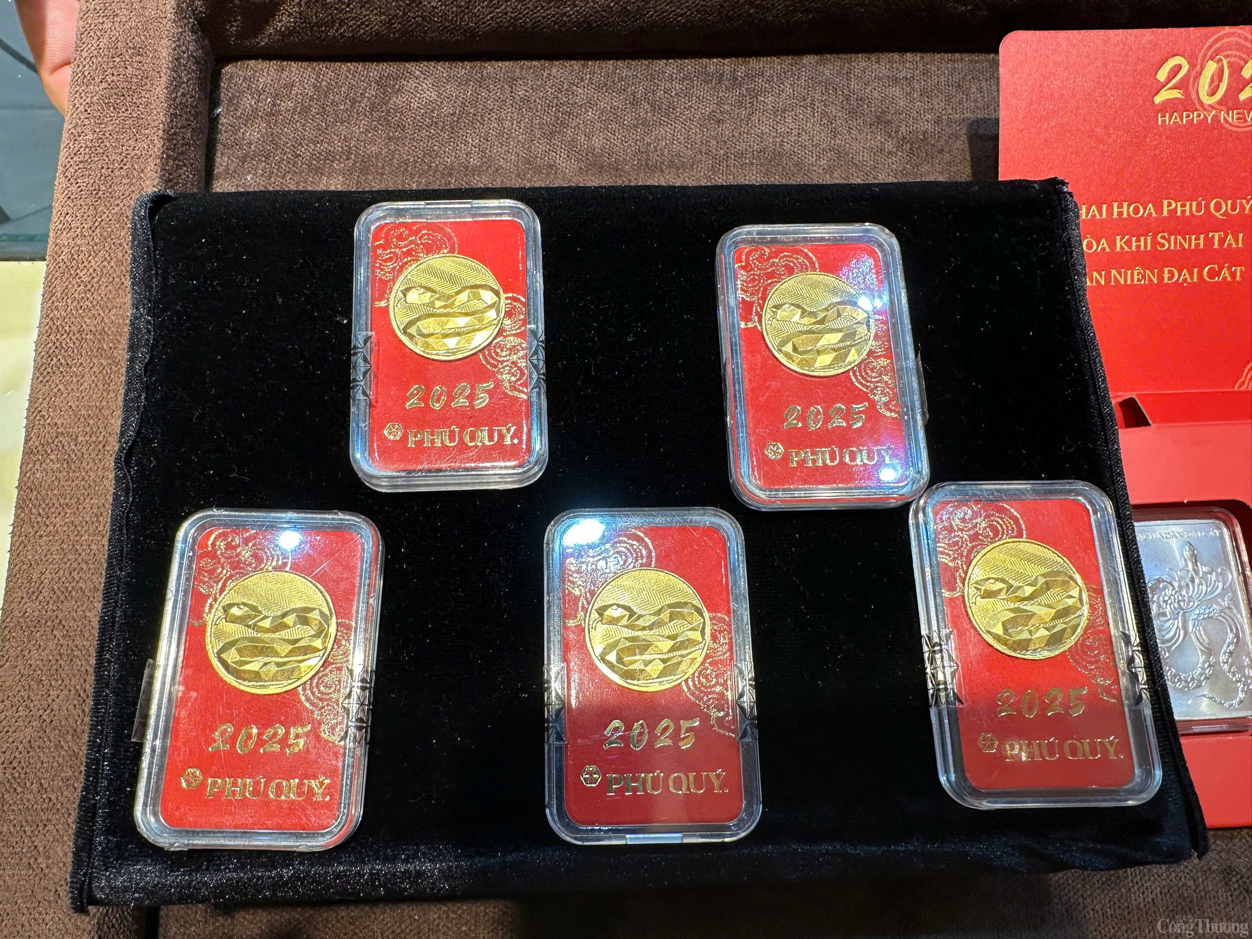 Ngày Thần Tài nên mua vàng nhẫn hay vàng miếng? Ngày Thần Tài nên mua vàng nhẫn hay vàng miếng?