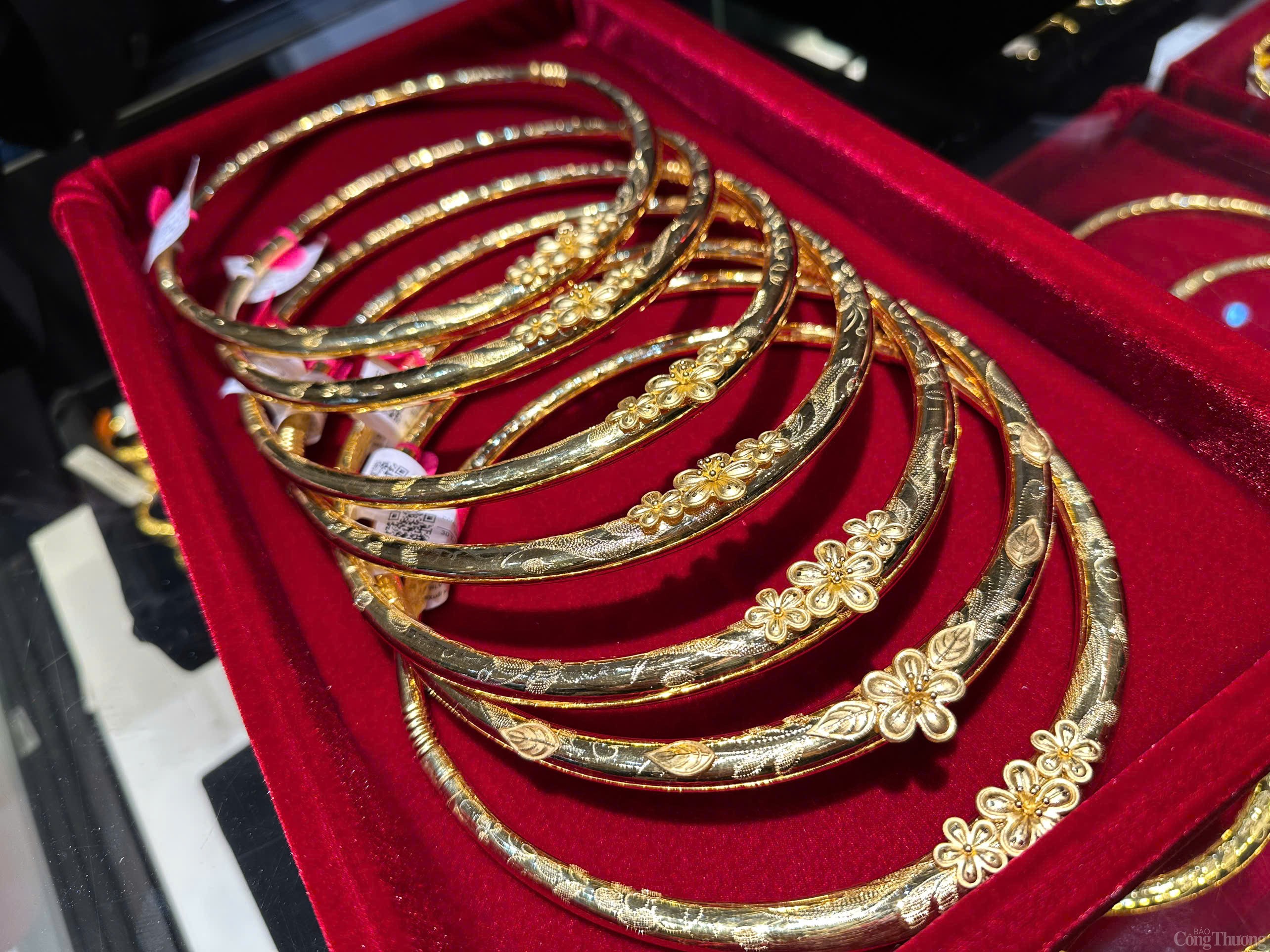 Ngày Thần Tài nên mua vàng nhẫn hay vàng miếng? Ngày Thần Tài nên mua vàng nhẫn hay vàng miếng?