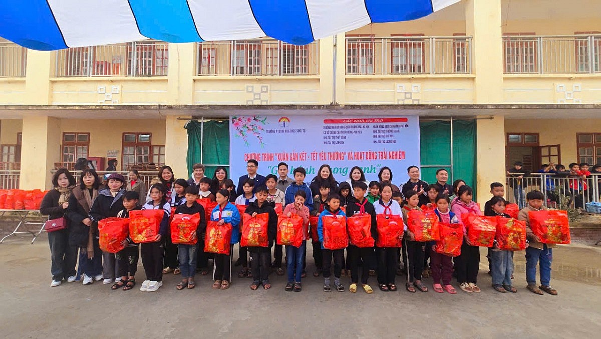 Mầm non Hoa Hồng với hoạt động “Xuân gắn kết - Tết Mầm non Hoa Hồng với hoạt động “Xuân gắn kết - Tết