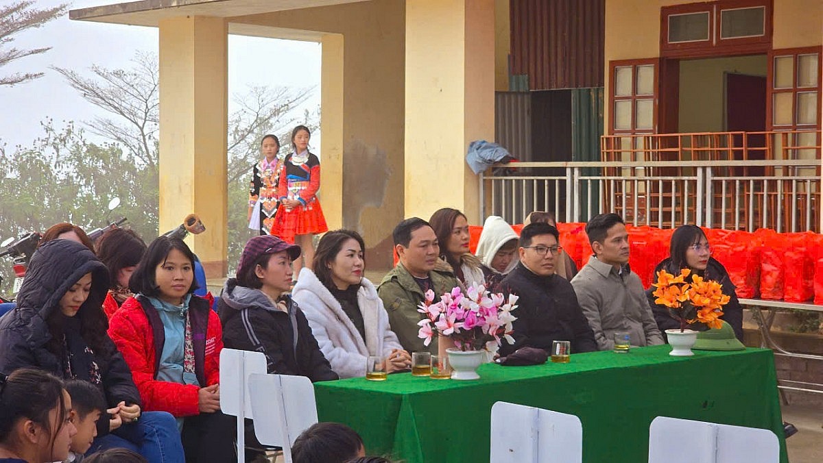 Mầm non Hoa Hồng với hoạt động “Xuân gắn kết - Tết Mầm non Hoa Hồng với hoạt động “Xuân gắn kết - Tết