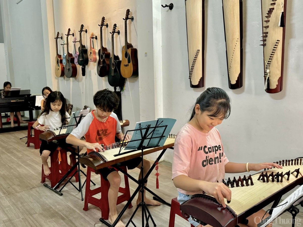 Cô gái Gia Lai đưa nhạc cụ truyền thống vươn xa Cô gái Gia Lai đưa nhạc cụ truyền thống vươn xa