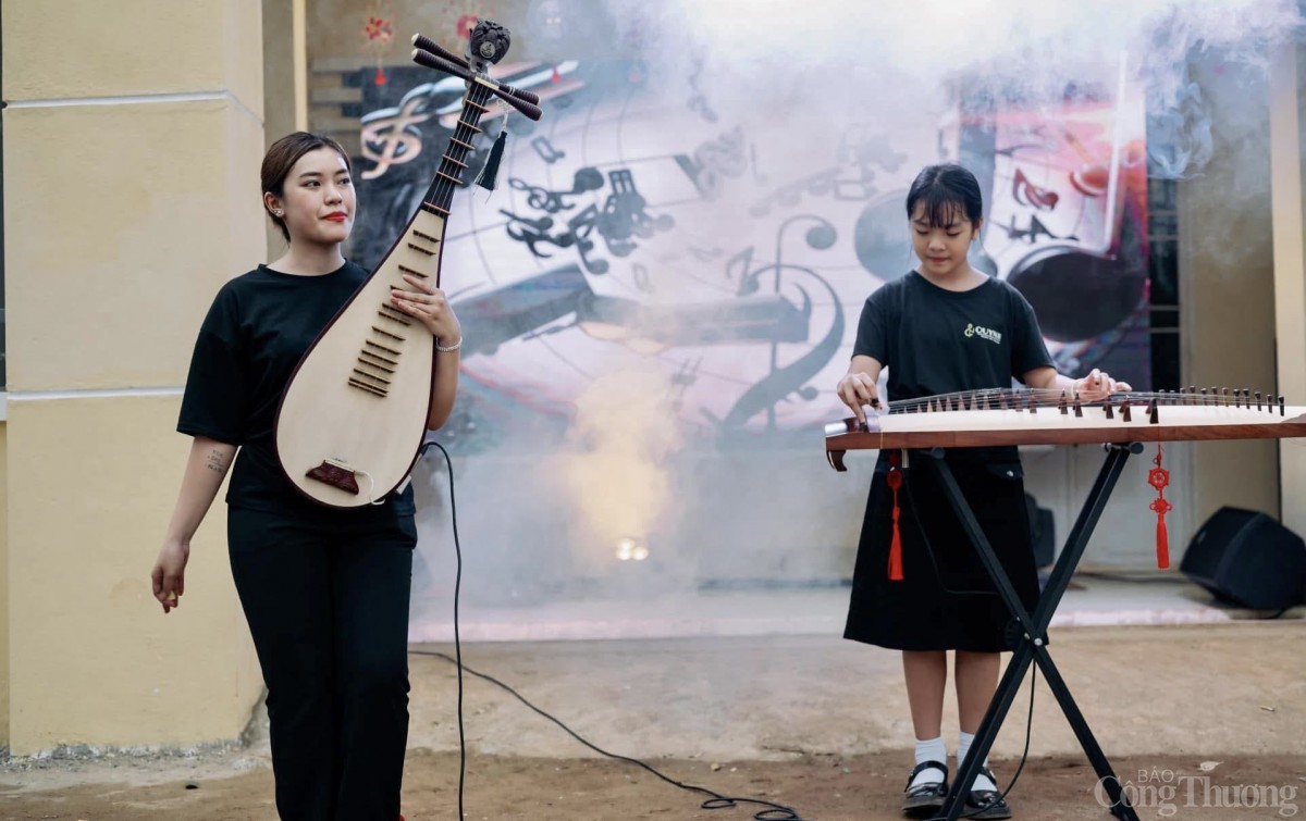 Cô gái Gia Lai đưa nhạc cụ truyền thống vươn xa Cô gái Gia Lai đưa nhạc cụ truyền thống vươn xa