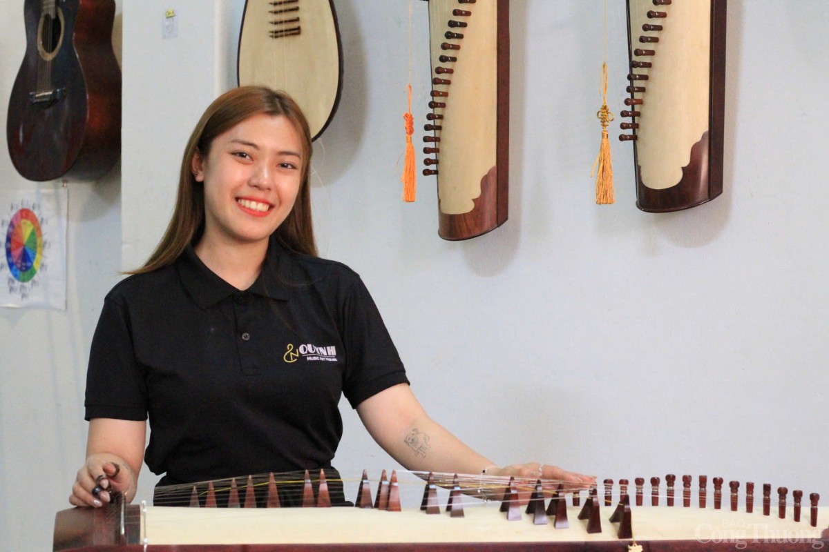 Cô gái Gia Lai đưa nhạc cụ truyền thống vươn xa Cô gái Gia Lai đưa nhạc cụ truyền thống vươn xa