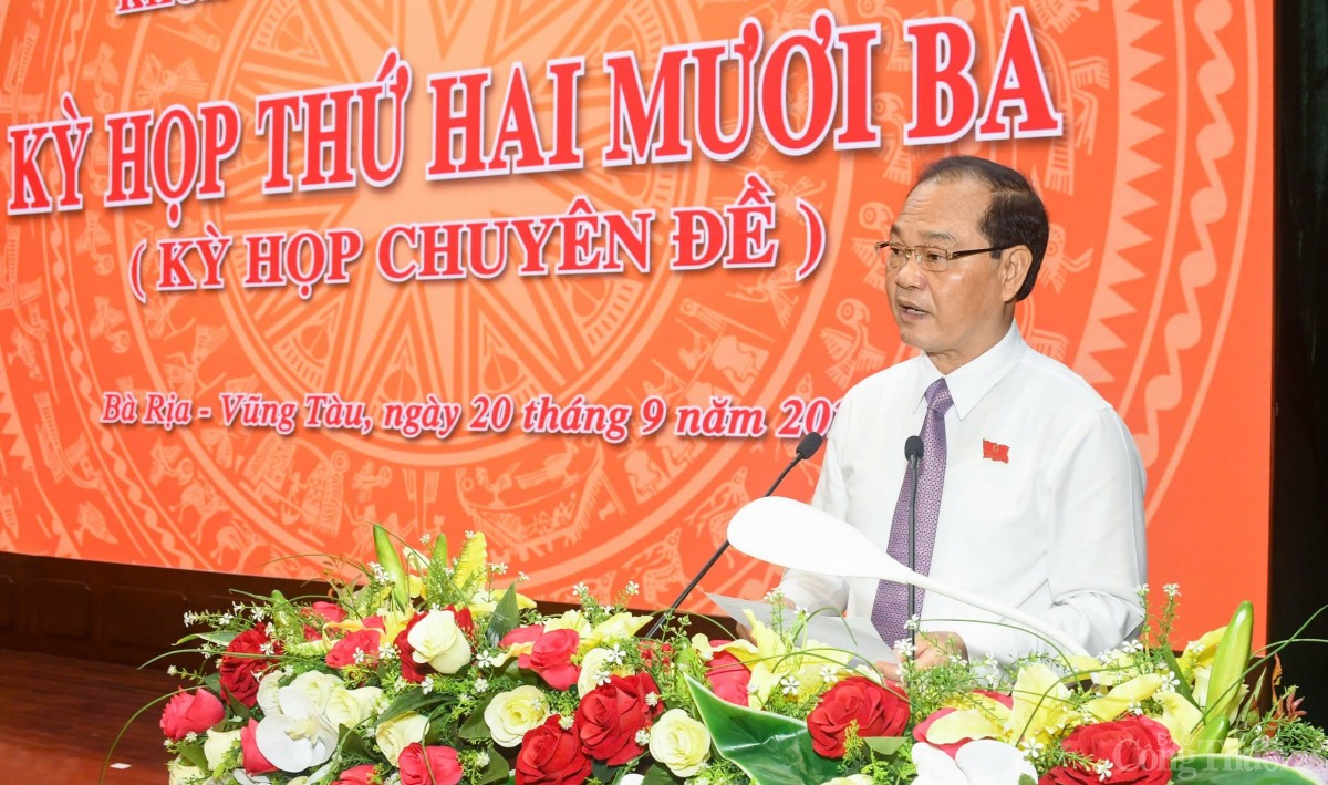 Ông Mai Ngọc Thuận, Ủy viên Ban Thường vụ Tỉnh ủy, Phó Chủ tịch Thường trực HĐND tỉnh phát biểu bế mạc kỳ họp.