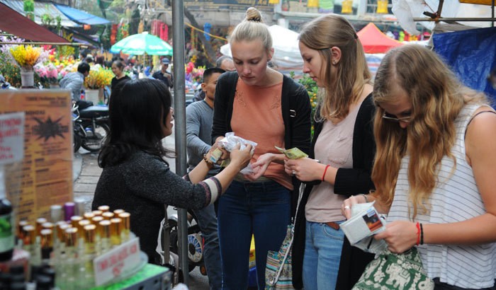 Giải pháp nào cho vấn nạn 'chặt chém' khách du lịch? Giải pháp nào cho vấn nạn 'chặt chém' khách du lịch?