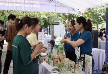 Nữ doanh nhân tuổi Tỵ và mục tiêu xuất khẩu tinh dầu