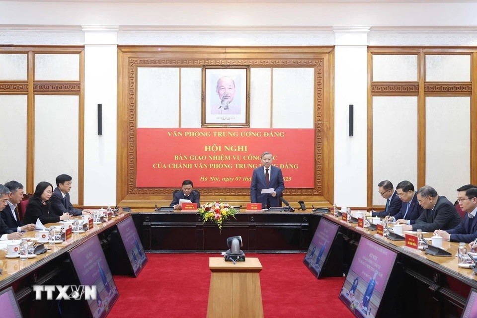 Toàn cảnh Hội nghị bàn giao nhiệm vụ công tác của Chánh Văn phòng Trung ương Đảng. Ảnh: TTXVN