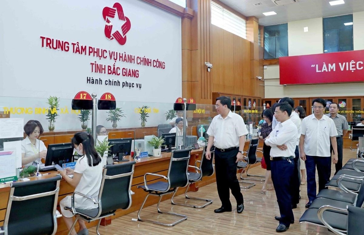 Tỉnh Bắc Giang tích cực chuyển hoạt động sử dụng hồ sơ, văn bản giấy, giao dịch trực tiếp sang hoạt động sử dụng hồ sơ, văn bản điện tử, giao dịch điện tử. Ảnh: Phục vụ hành chính công tỉnh Bắc Giang Tỉnh Bắc Giang tích cực chuyển hoạt động sử dụng hồ sơ, văn bản giấy, giao dịch trực tiếp sang hoạt động sử dụng hồ sơ, văn bản điện tử, giao dịch điện tử. Ảnh: Phục vụ hành chính công tỉnh Bắc Giang