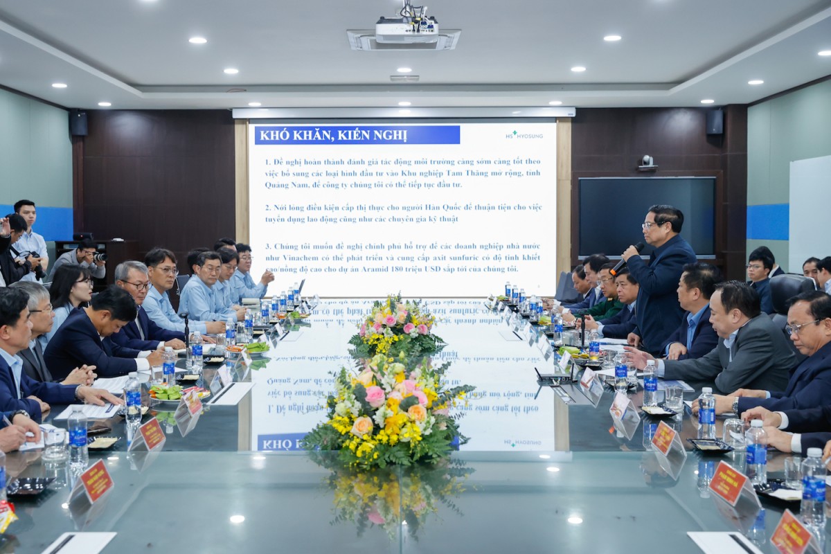 Thủ tướng Phạm Minh Chính và đoàn công tác Chính phủ làm việc với công ty Hyosung Quảng Nam