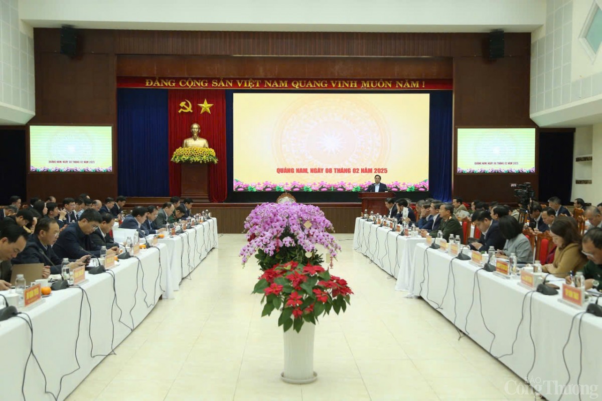 Thủ tướng Phạm Minh Chính làm việc với Ban Thường vụ Tỉnh ủy Quảng Nam chiều 8/2