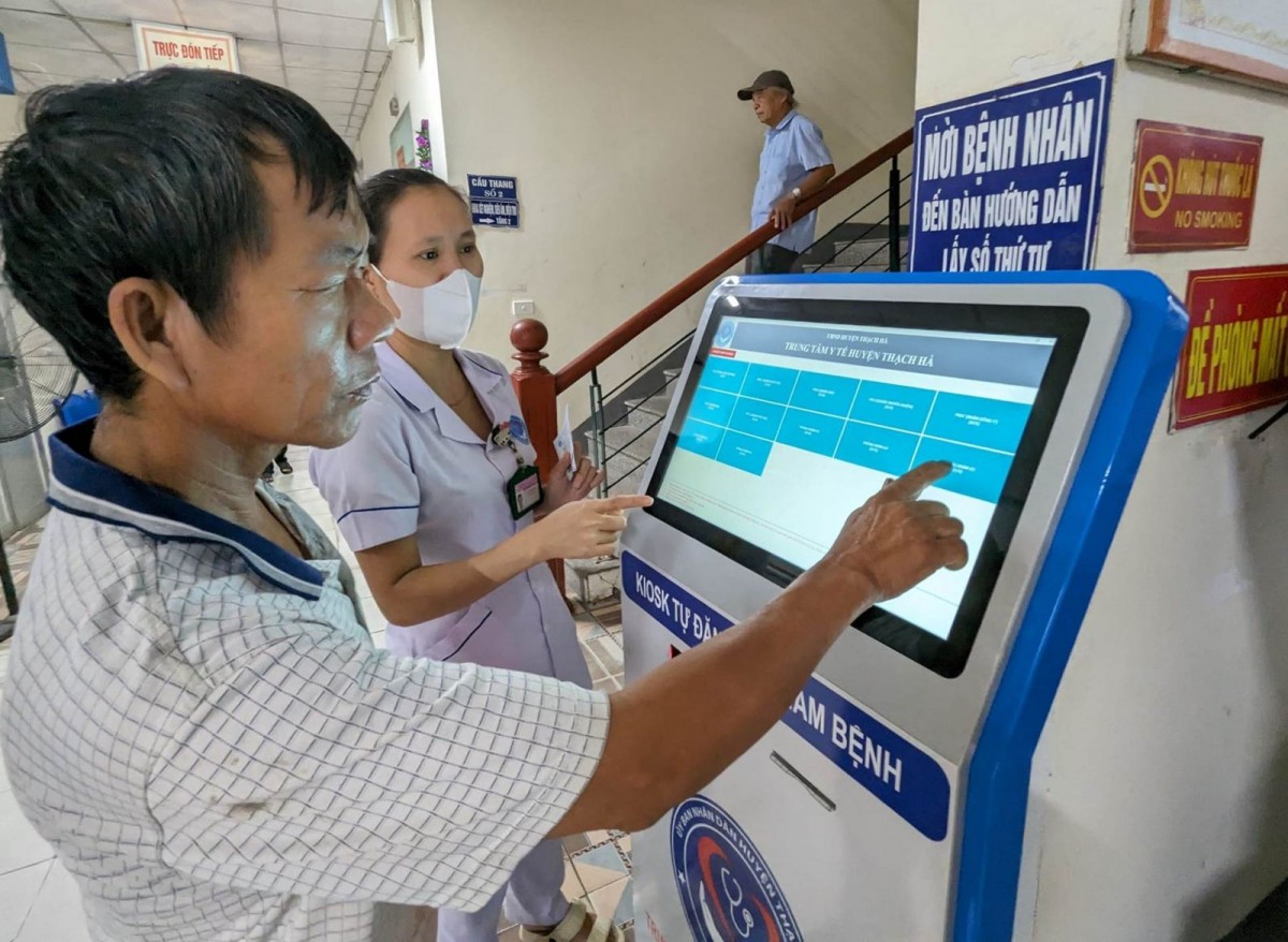 Giảm phiền hà, tiết kiệm chi phí cho người dân, doanh nghiệp trong thực hiện thủ tục hành chính về y tế. Giảm phiền hà, tiết kiệm chi phí cho người dân, doanh nghiệp trong thực hiện thủ tục hành chính về y tế.