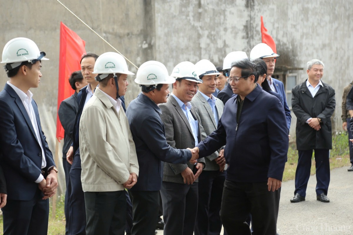 Thủ tướng kiểm tra dự án trọng điểm tại tỉnh Quảng Ngãi Thủ tướng kiểm tra dự án trọng điểm tại tỉnh Quảng Ngãi