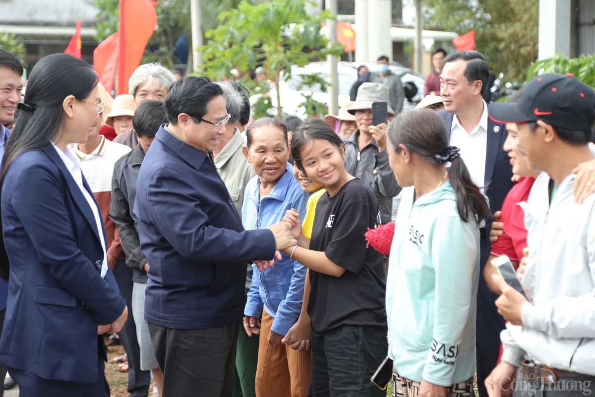 Thủ tướng kiểm tra dự án trọng điểm tại tỉnh Quảng Ngãi Thủ tướng kiểm tra dự án trọng điểm tại tỉnh Quảng Ngãi