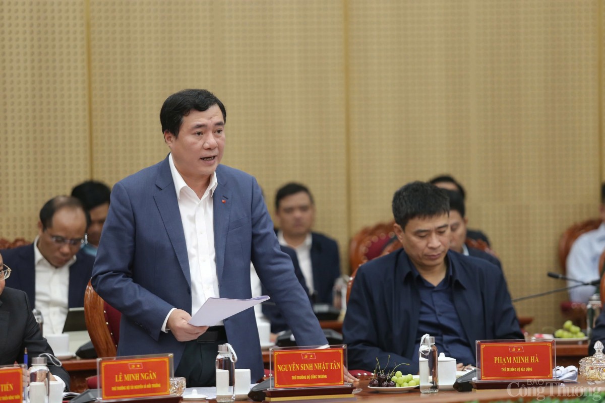 Thứ trưởng Nguyễn Sinh Nhật Tân nếu các giải pháp cho phát triển kinh tế tỉnh Quảng Ngãi Thứ trưởng Nguyễn Sinh Nhật Tân nếu các giải pháp cho phát triển kinh tế tỉnh Quảng Ngãi