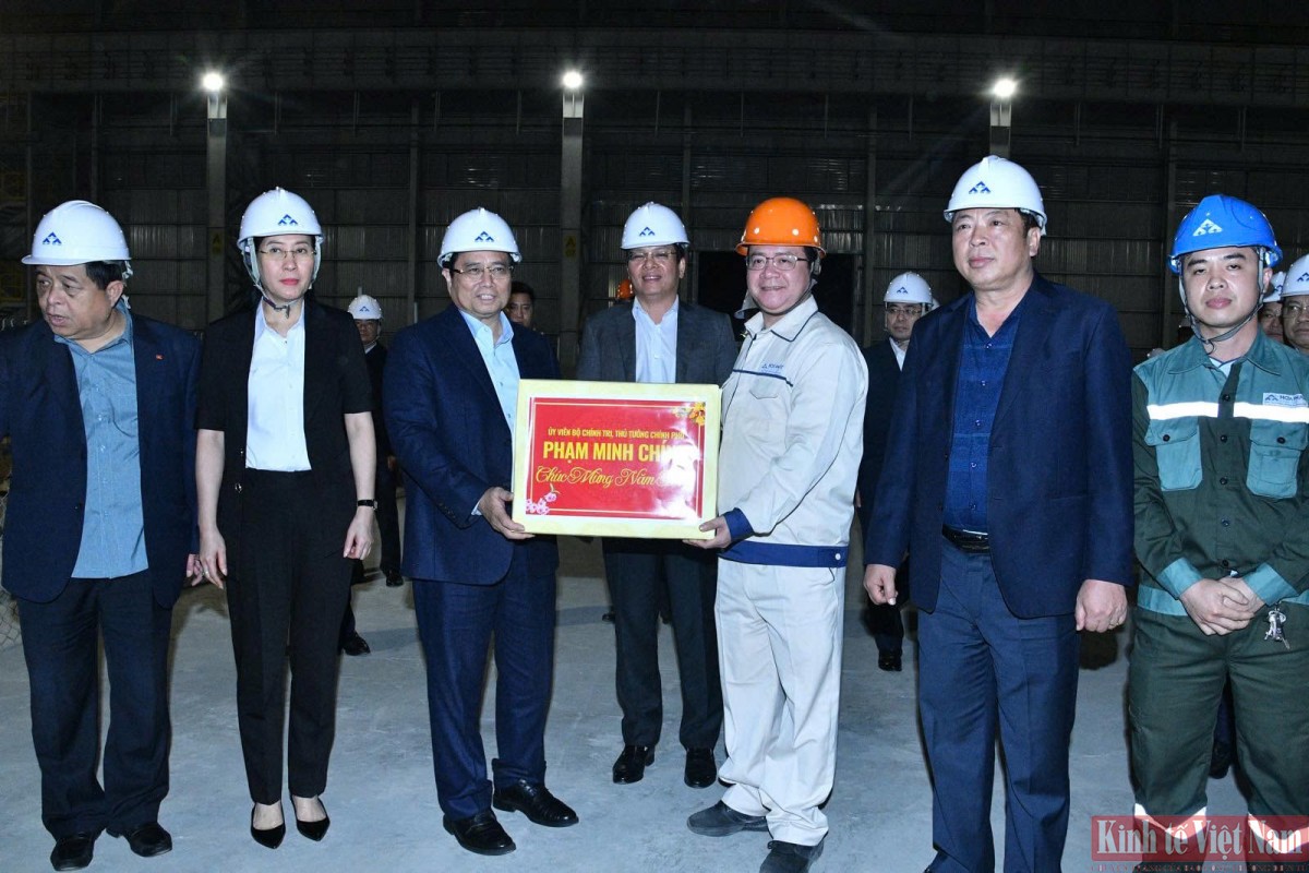 Thủ tướng 'đặt hàng' Hòa Phát nghiên cứu sản xuất ray thép Thủ tướng 'đặt hàng' Hòa Phát nghiên cứu sản xuất ray thép