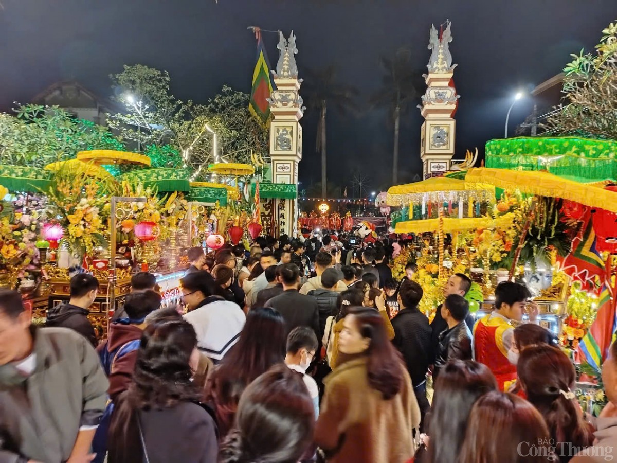 Lễ rước 'Ông lợn' độc nhất vô nhị tại Hà Nội