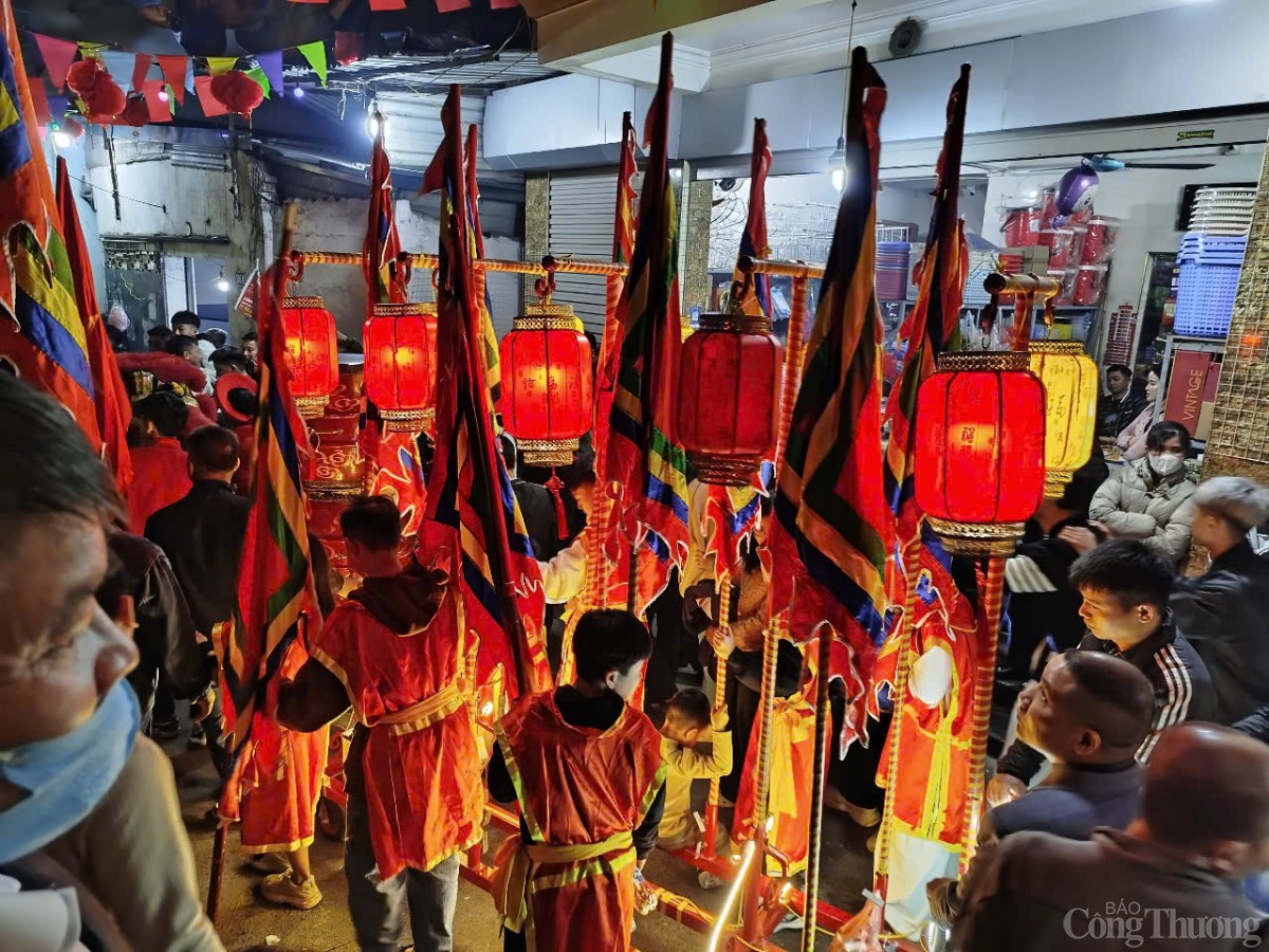 Lễ rước 'Ông lợn' độc nhất vô nhị tại Hà Nội