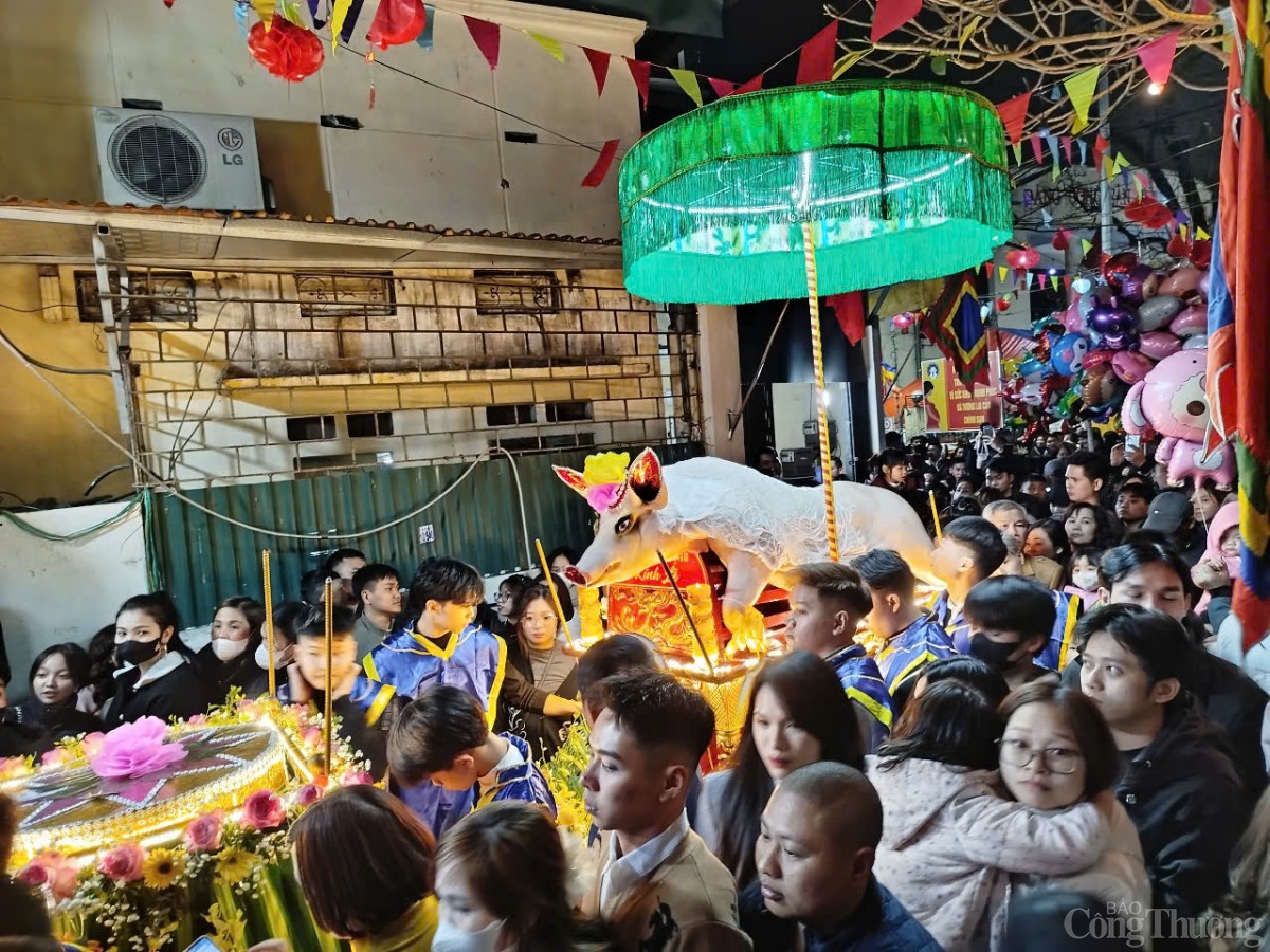 Lễ rước 'Ông lợn' độc nhất vô nhị tại Hà Nội