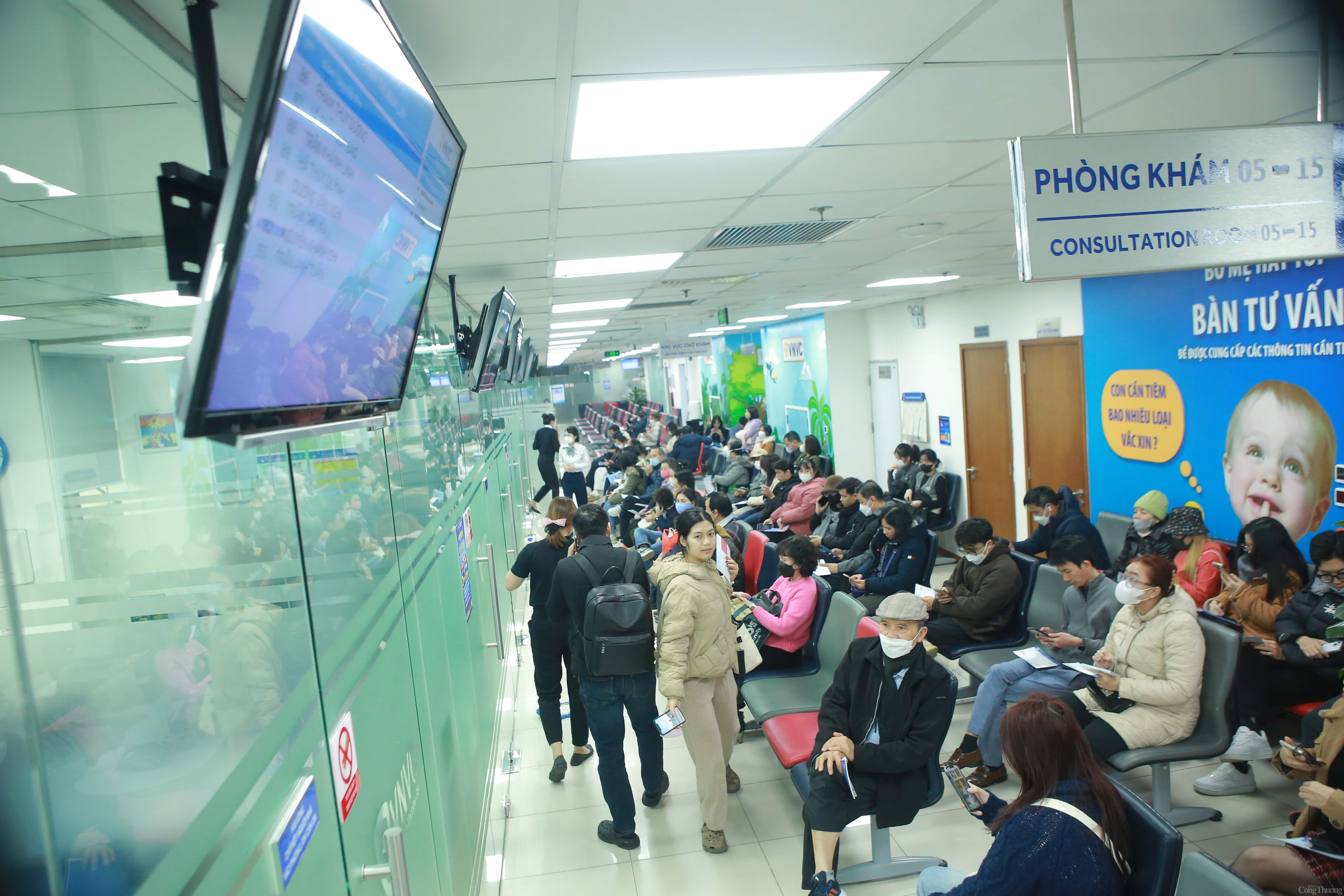 Lượt khách tiêm vắc xin cúm tăng cao gấp 10 lần