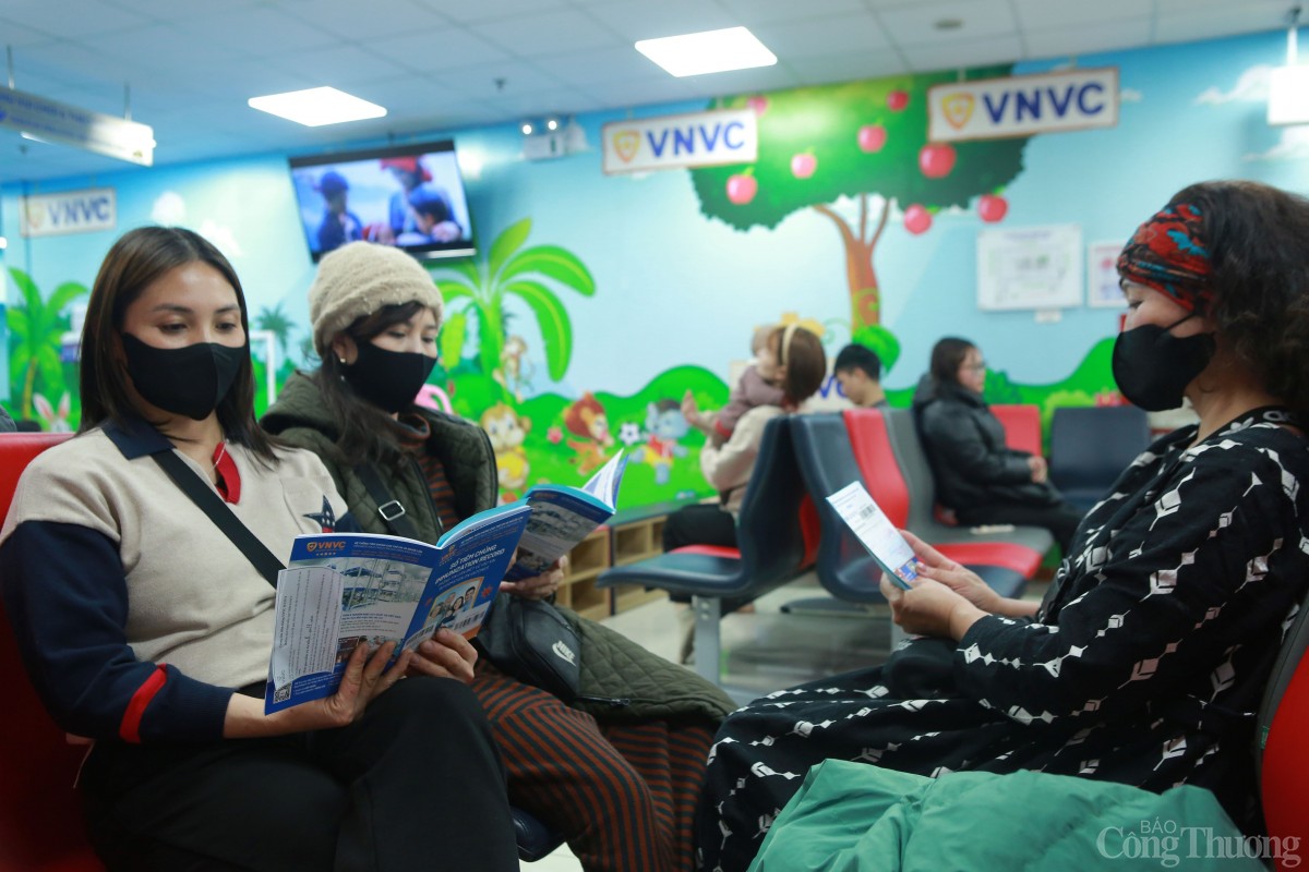 Lượt khách tiêm vắc xin cúm tăng cao gấp 10 lần Lượt khách tiêm vắc xin cúm tăng cao gấp 10 lần