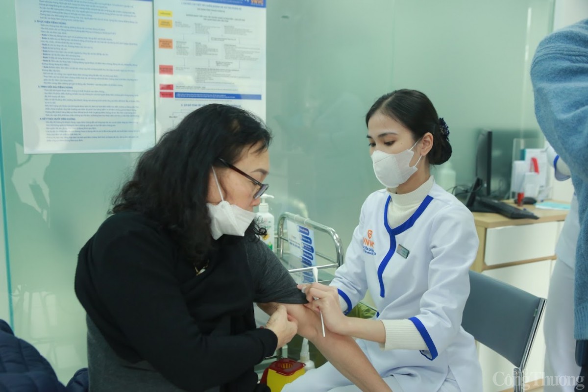 Lượt khách tiêm vắc xin cúm tăng cao gấp 10 lần Lượt khách tiêm vắc xin cúm tăng cao gấp 10 lần