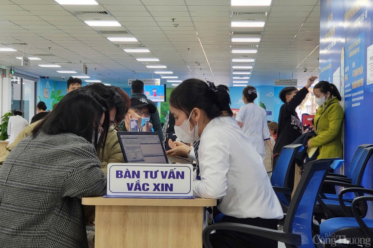 Số người đến tiêm phòng vắc xin cúm, vắc xin sởi trên địa bàn TP. Đà Nẵng tặng mạnh trong những ngày qua