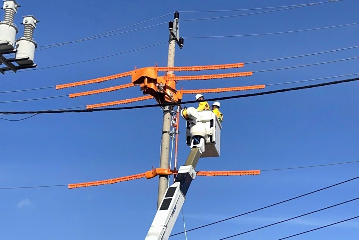 Đội Sửa chữa nóng lưới điện - PC Đắk Lắk nỗ lực từng bước nâng cao chất lượng dịch vụ phục vụ khách hàng (Ảnh: Nguyễn T Thiện) Đội Sửa chữa nóng lưới điện - PC Đắk Lắk nỗ lực từng bước nâng cao chất lượng dịch vụ phục vụ khách hàng (Ảnh: Nguyễn T Thiện)