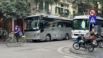 Hà Nội: Hạn chế ô tô trên 16 chỗ tại phố cổ