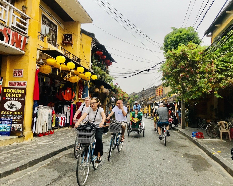 Năm 2025 Việt Nam đặt mục tiêu đón 22-23 triệu lượt khách du lịch quốc tế. Ảnh: Hoa Quỳnh