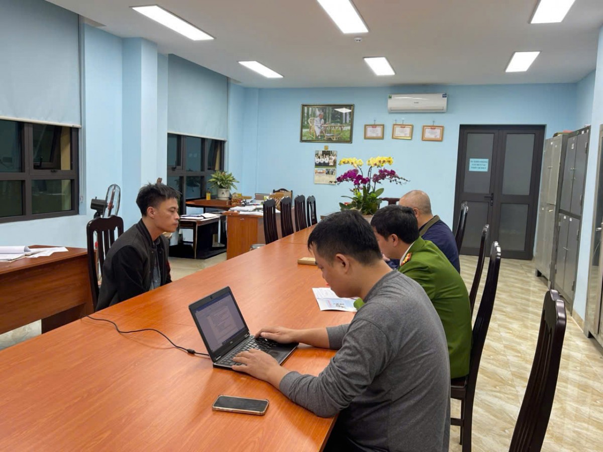 Bắt lái xe Lexus đánh nam shipper tới tấp Bắt lái xe Lexus đánh nam shipper tới tấp