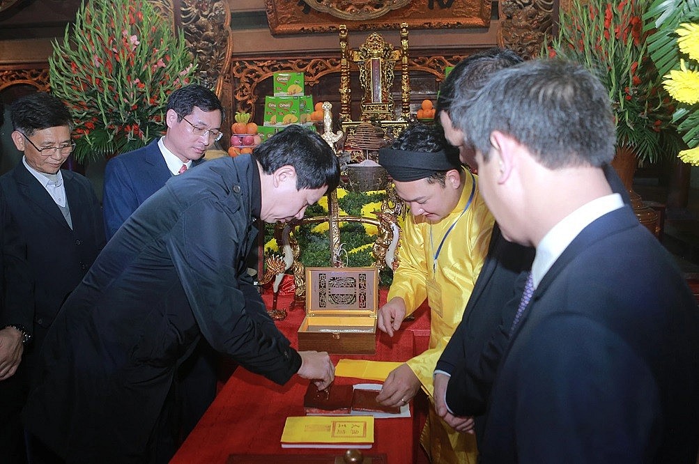 Khai ấn đền Trần ở Thanh Hóa thu hút hàng nghìn người Khai ấn đền Trần ở Thanh Hóa thu hút hàng nghìn người