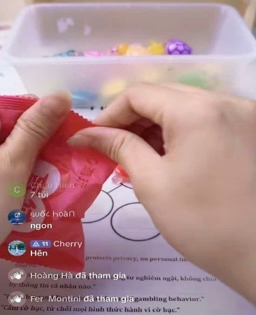 Cẩn trọng với các trò xé túi mù đánh bạc trá hình