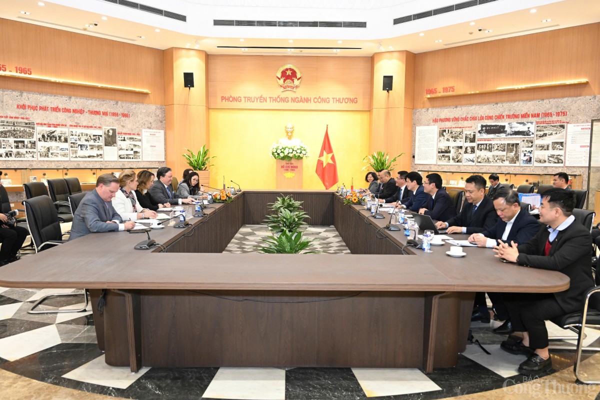 Bộ trưởng Nguyễn Hồng Diên tiếp Đại sứ Hoa Kỳ Bộ trưởng Nguyễn Hồng Diên tiếp Đại sứ Hoa Kỳ