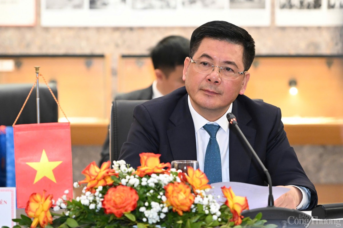 Bộ trưởng Nguyễn Hồng Diên tiếp Đại sứ Hoa Kỳ Bộ trưởng Nguyễn Hồng Diên tiếp Đại sứ Hoa Kỳ