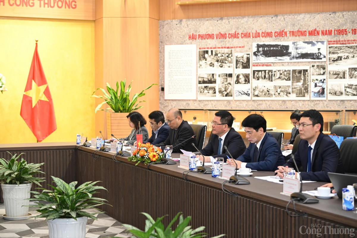 Bộ trưởng Nguyễn Hồng Diên tiếp Đại sứ Hoa Kỳ Bộ trưởng Nguyễn Hồng Diên tiếp Đại sứ Hoa Kỳ