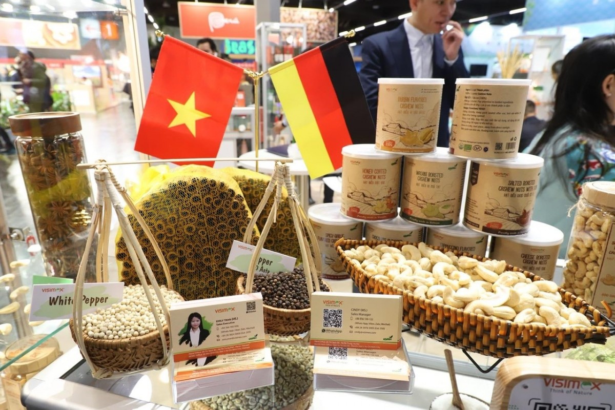 Các sản phẩm nông sản của Việt Nam giởi thiệu tại hội chợ. Ảnh: Thương vụ Việt Nam tại CHLB Đức